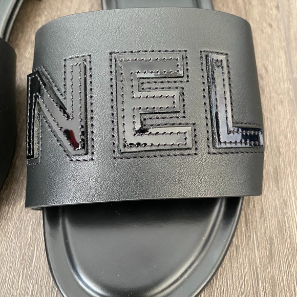 2023 CHANEL CHA NEL LOGO BLACK LEATHER FLAT SHOES SLIDES MULES 37 - Picture 9 of 16